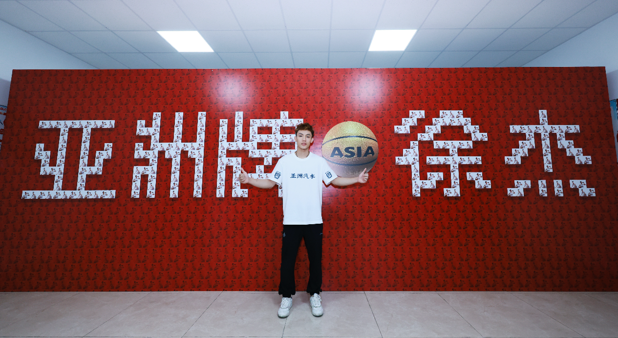 亚洲汽水官宣篮球明星徐杰为品牌代言人 携手共启“国潮汽水+体育精神”新篇章
